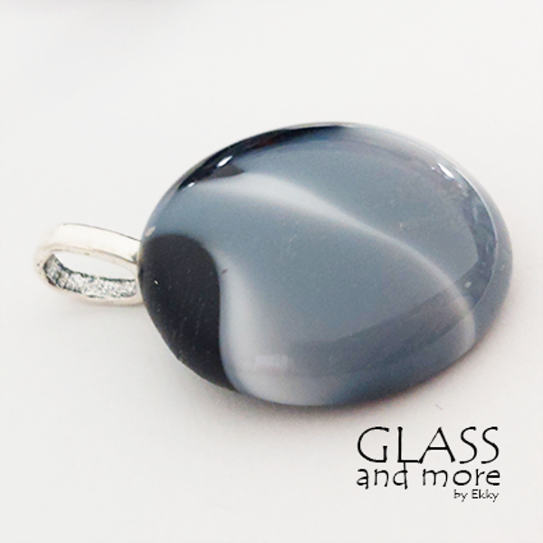 Glashanger in grijs, wit en zwarte tinten