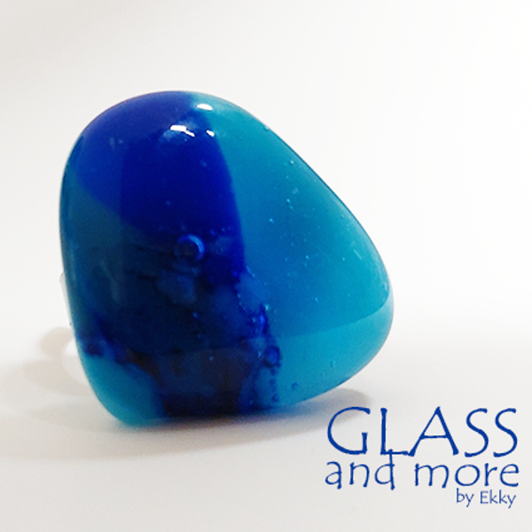 Glasring in driehoekige vorm