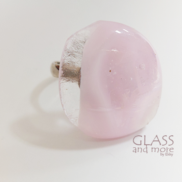 Roze en transparante ring