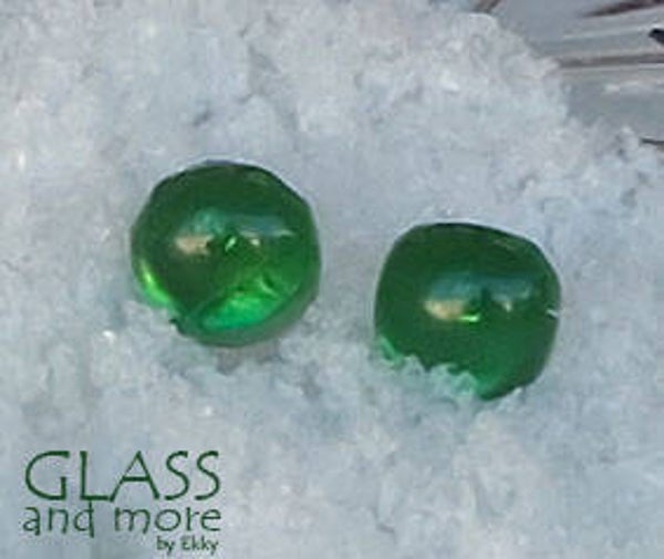 Glazen transparante groene oorbelletjes