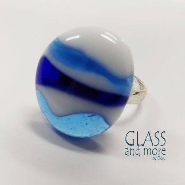 Blauw witte ring
