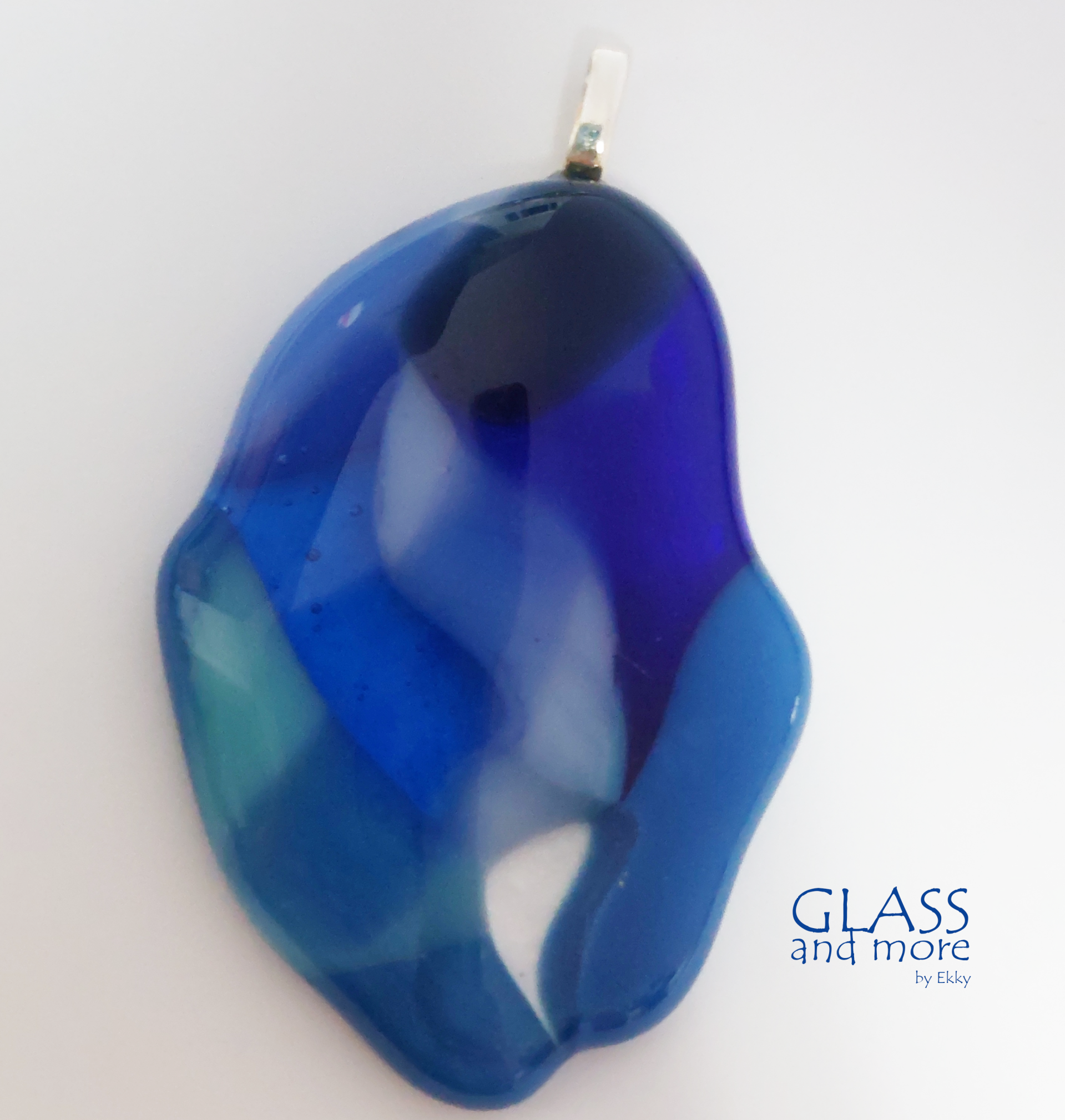 glashanger in blauwe tinten