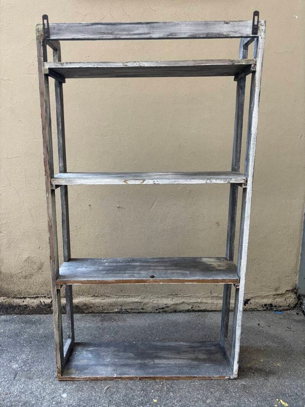 Scaffale grigio