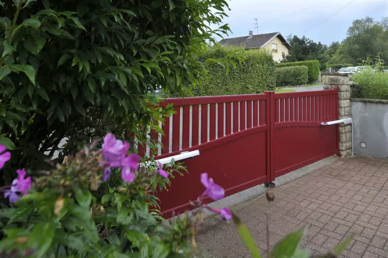 Portail battant électrique