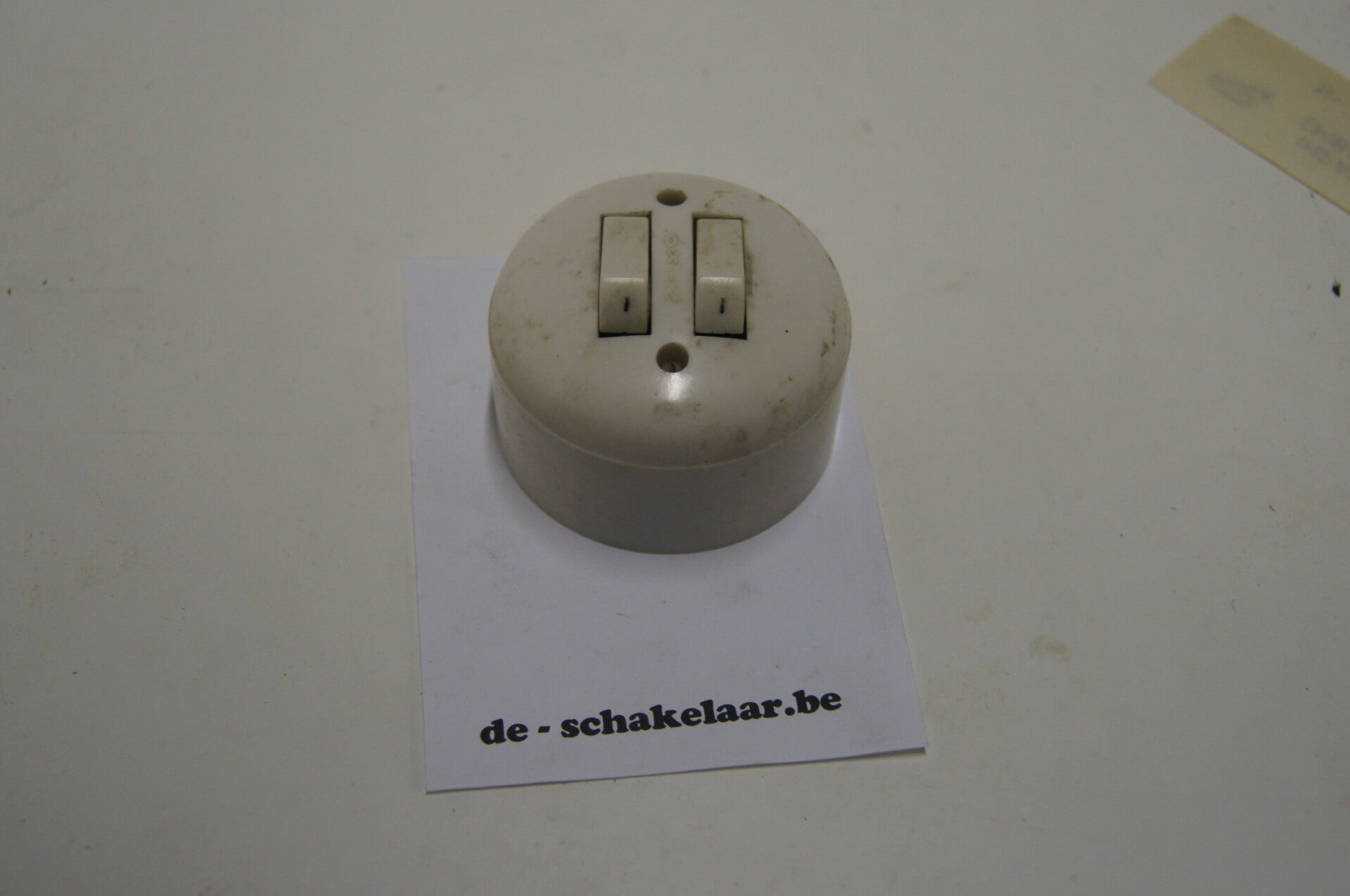 Niko Serieschakelaar HV rond