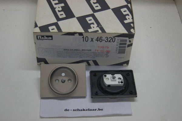 Niko 46-320 Dav Centraal plaatje stopcontact met aarding 24mm diep