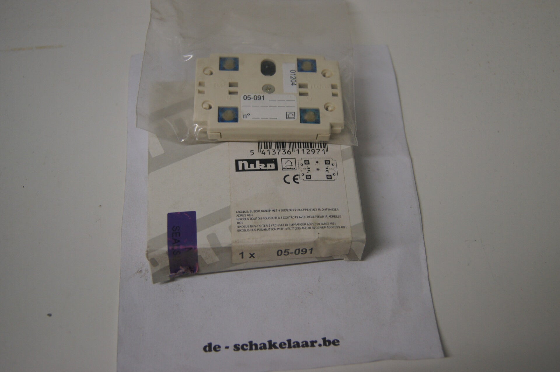 Niko 05-091 bus busdrukknop met 4 bedieningsknoppen met IR ontvanger