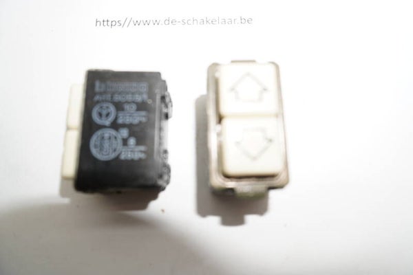 Bticino magic 5055/1 dubbel drukknop met peiltjes