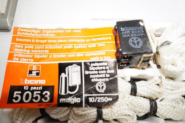 Bticino magic 5053 Tweepolige drukknop met trekmechanisme (NO).  met koord