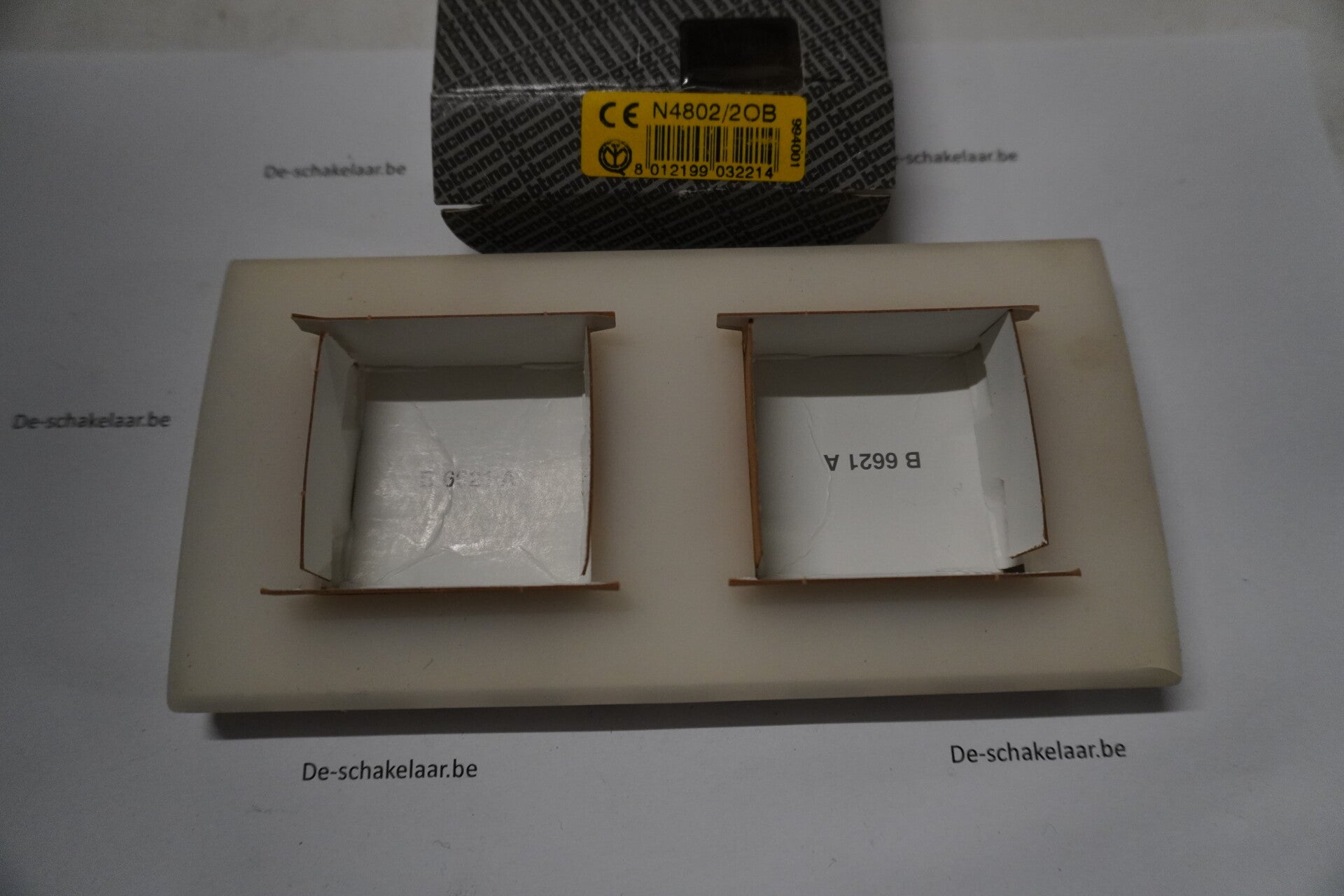 Bticino light N4802/2OB afdekplaat 2x2 modules horizontaal opaal wit