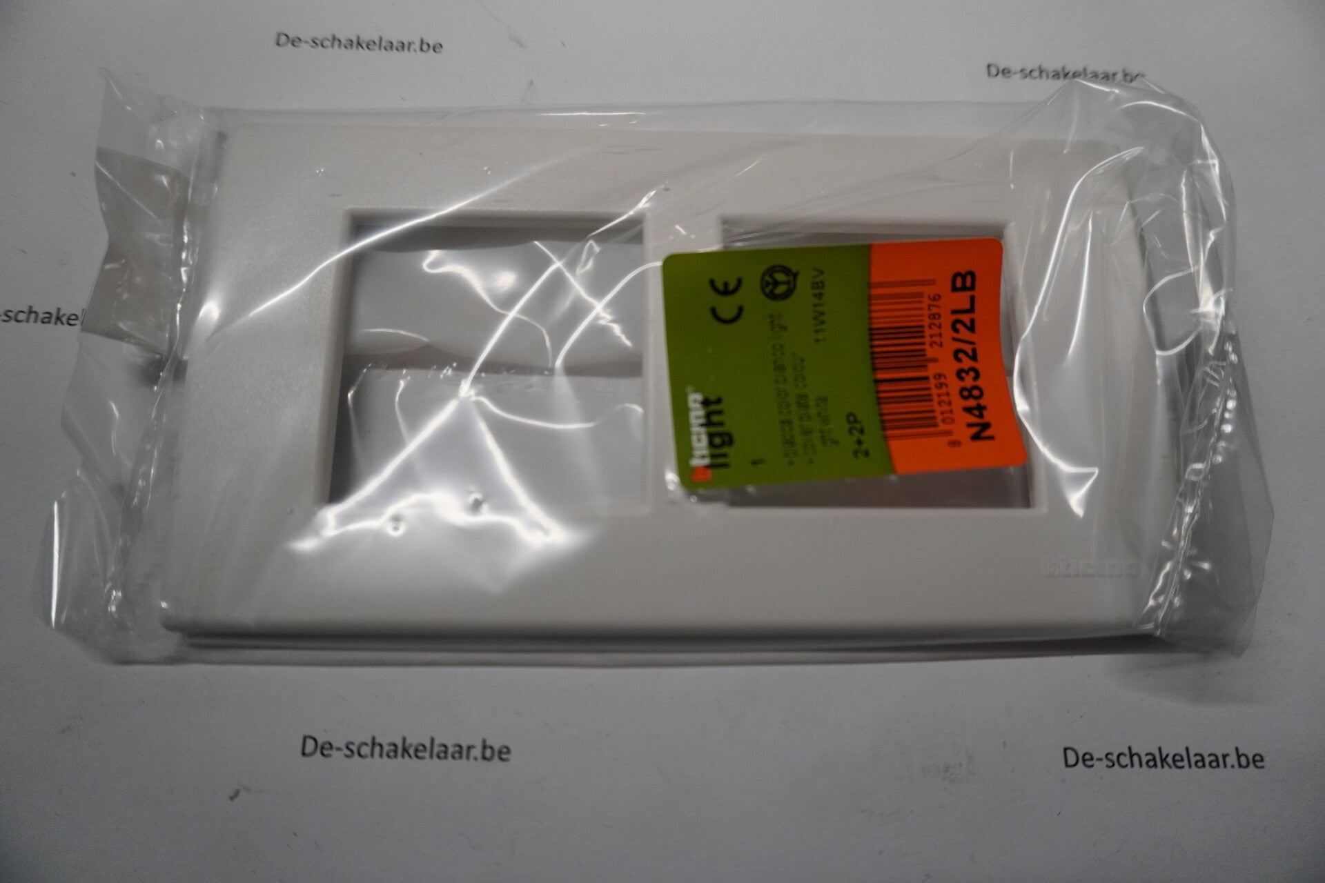 Bticino light N4832/2LB Afdekplaat centerafstand 57 light wit(V of H)