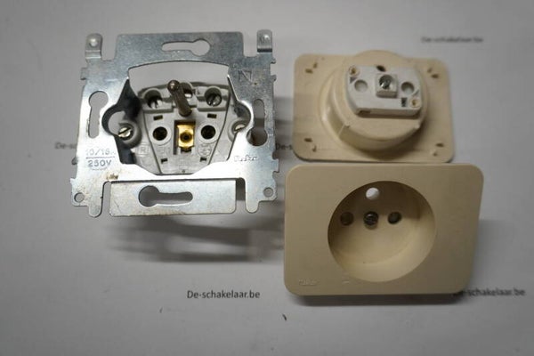 Niko 12-666 PR20 Stopcontact 28mm Nieuwe versie GEBRUIKT