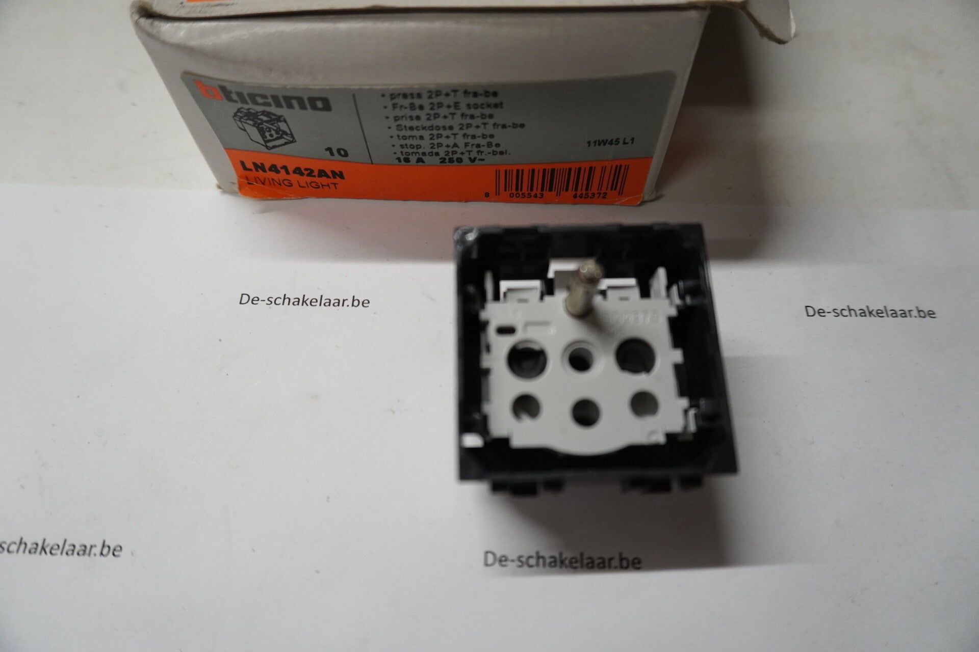 Bticino living light LN4142AN sockel stopcontact