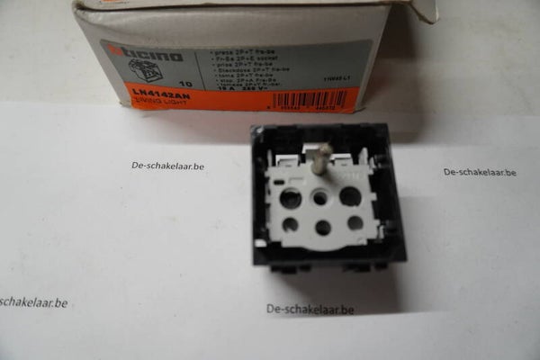 Bticino living light LN4142AN sockel stopcontact