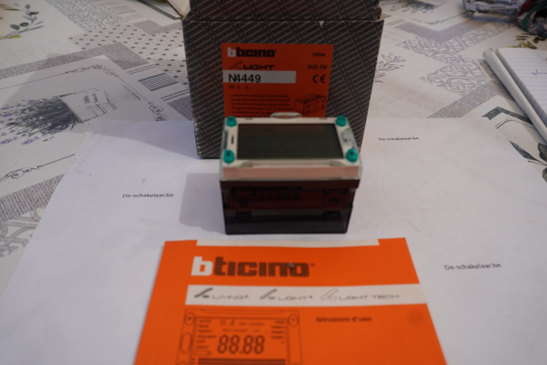 Bticino light N4449 elektronische programmeerbare wandthermostaat.