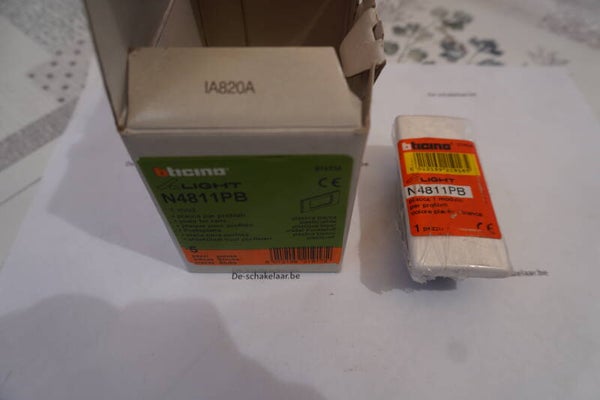 Bticino light N4811PB afdekplaat voor in profielen en houder