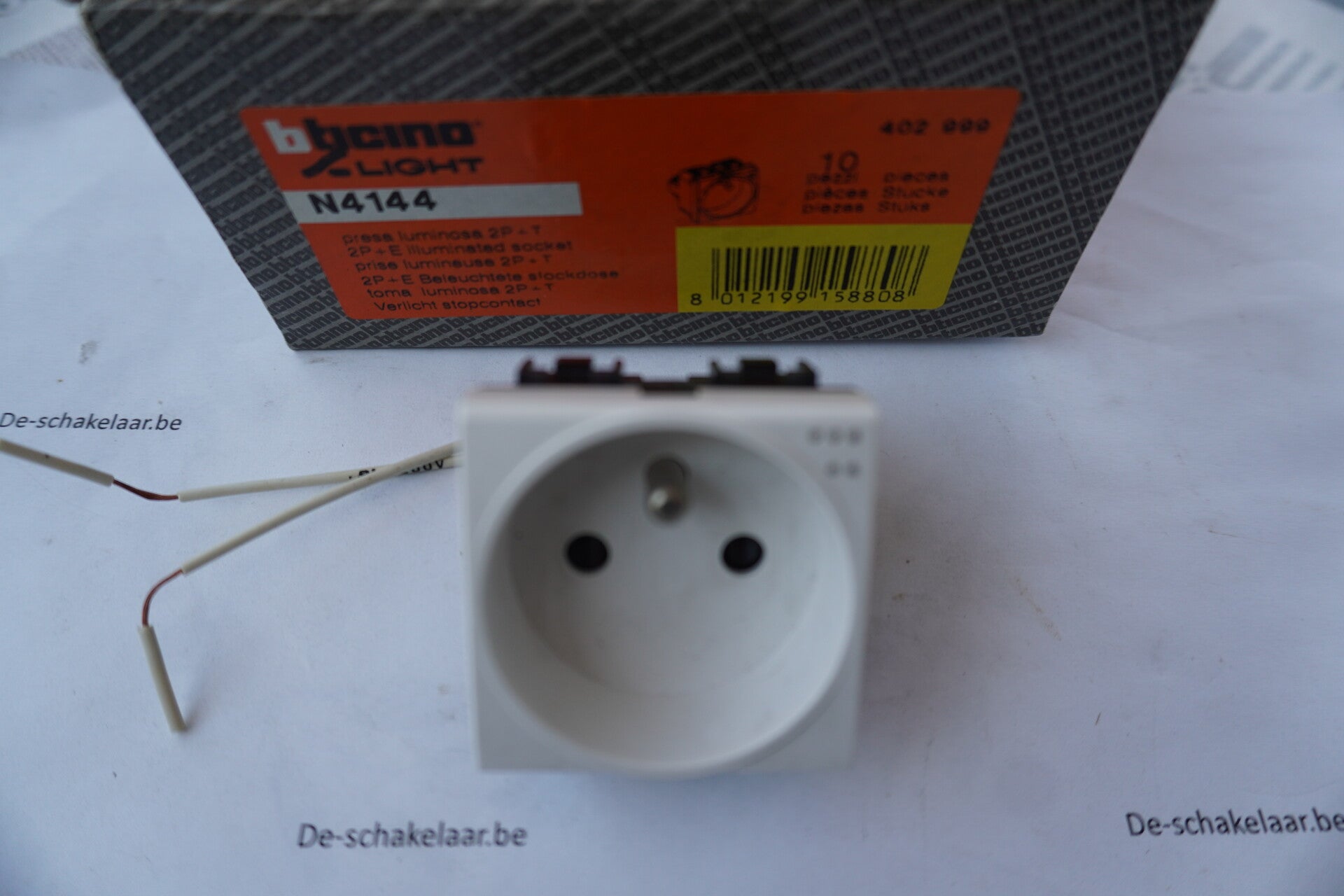 Bticino light N4144 Stopcontact met aarding en spanningsdetectie