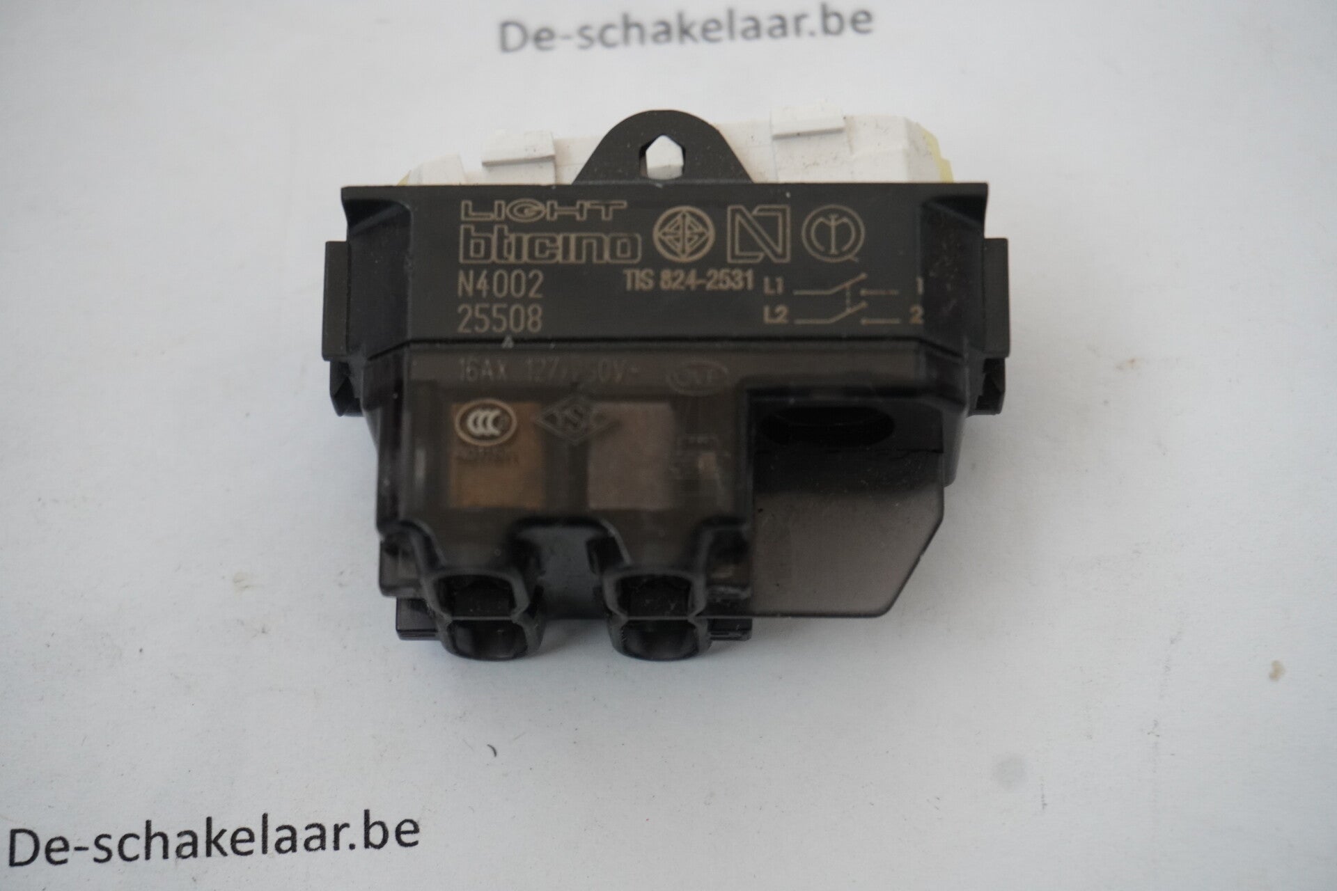 Bticino light N4002 sockel dubbelpolige schakelaar