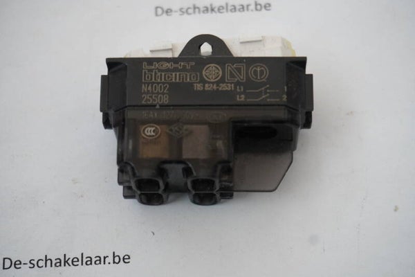 Bticino light N4002 sockel dubbelpolige schakelaar