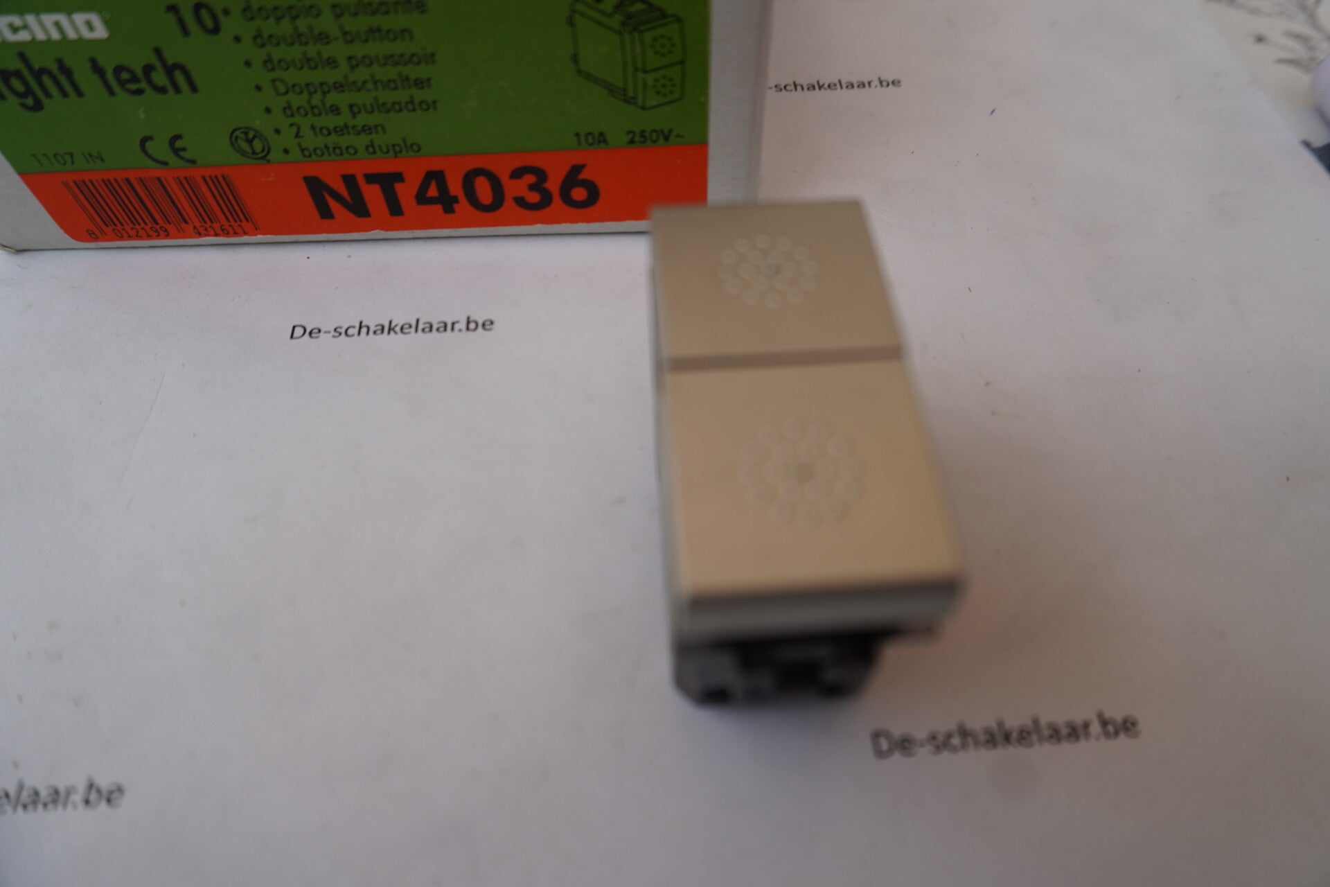 Bticino ligt tech NT 4036 Dubbeldrukknop 2xno