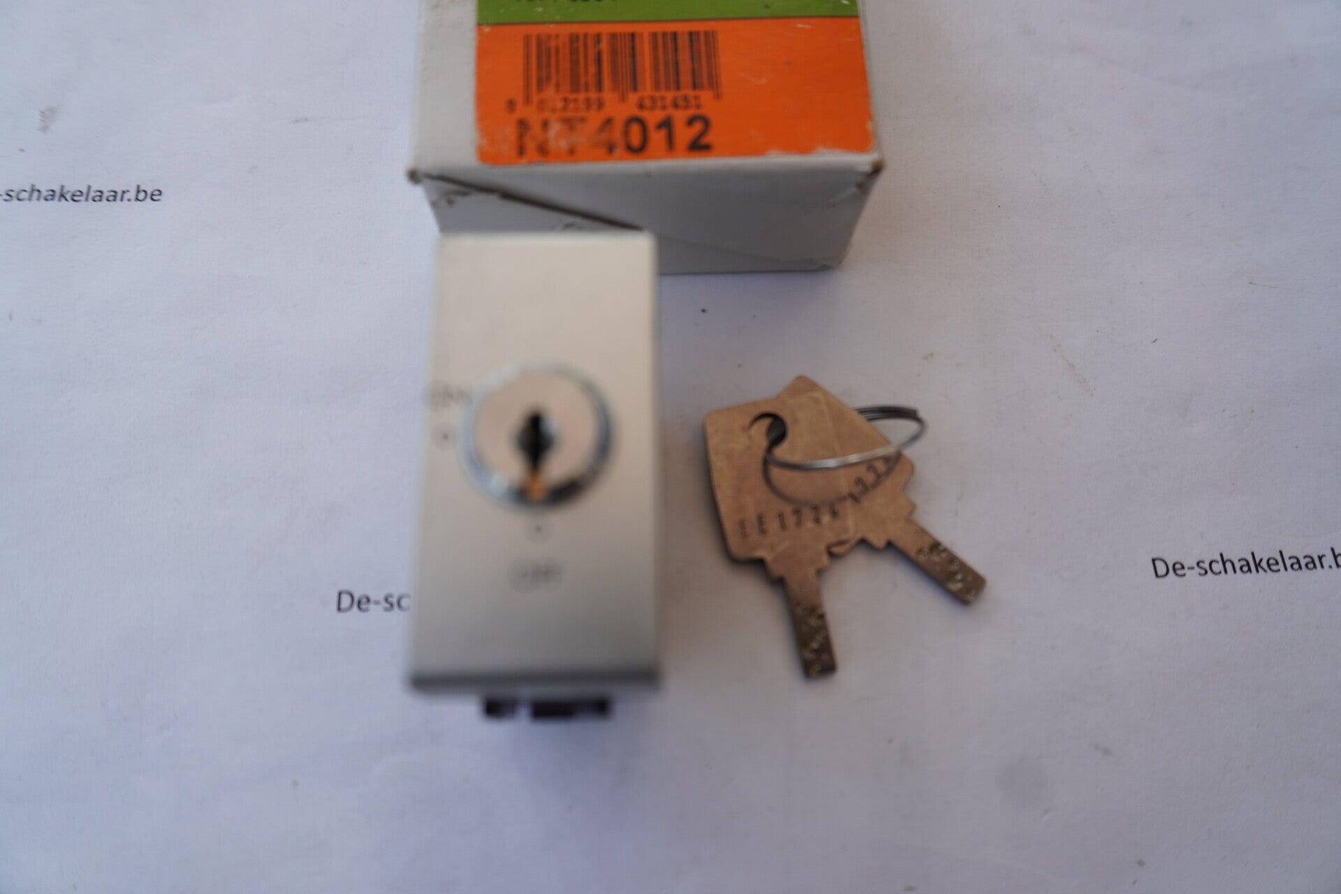 Bticino light tech NT4012 tweepoligeschgakelaar met sleutel