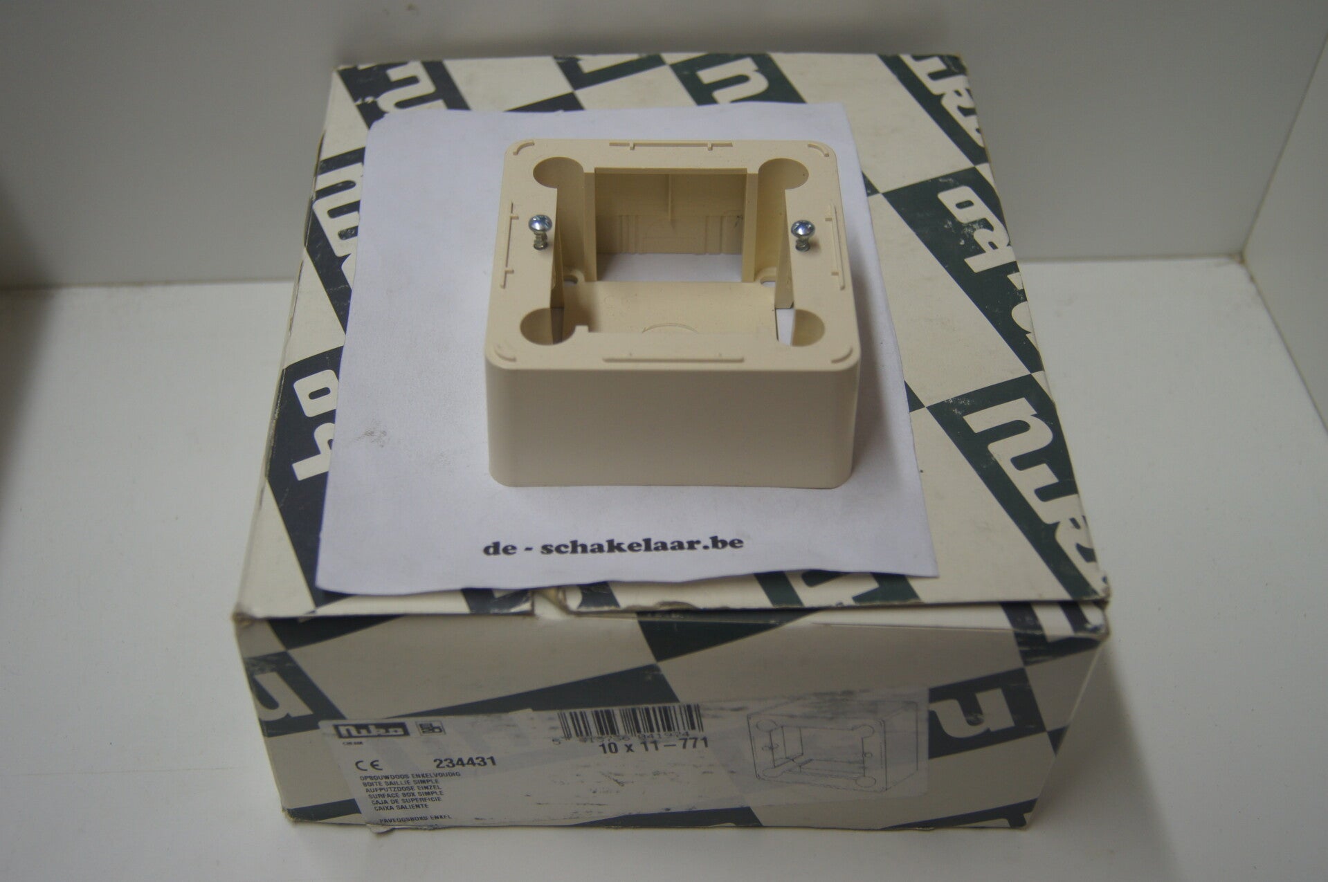 Niko 11-771 PR20 enkel opbouwdoos creme