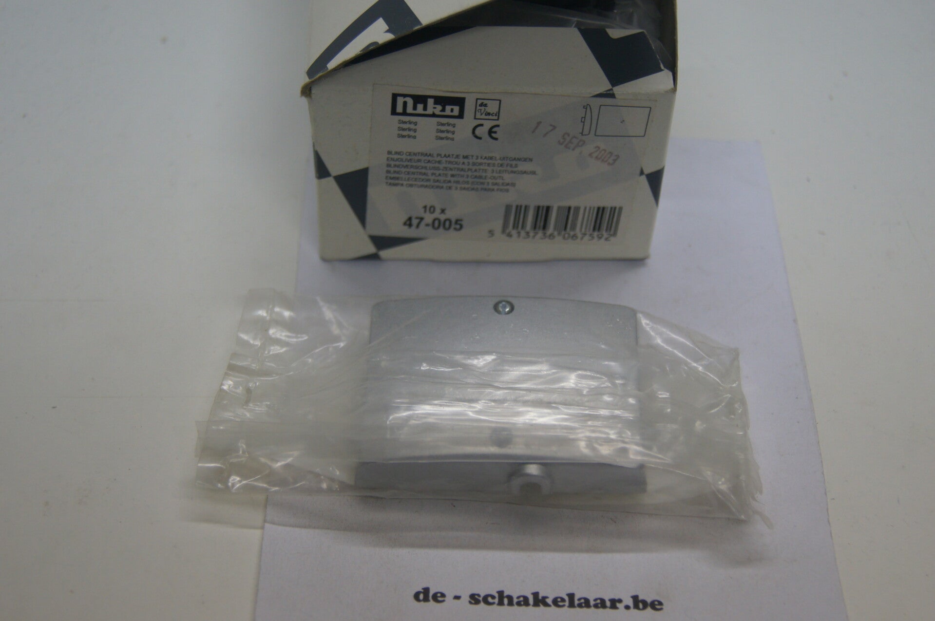 Niko 47-005 Dav centraal blind plaatje met 3 ingangen