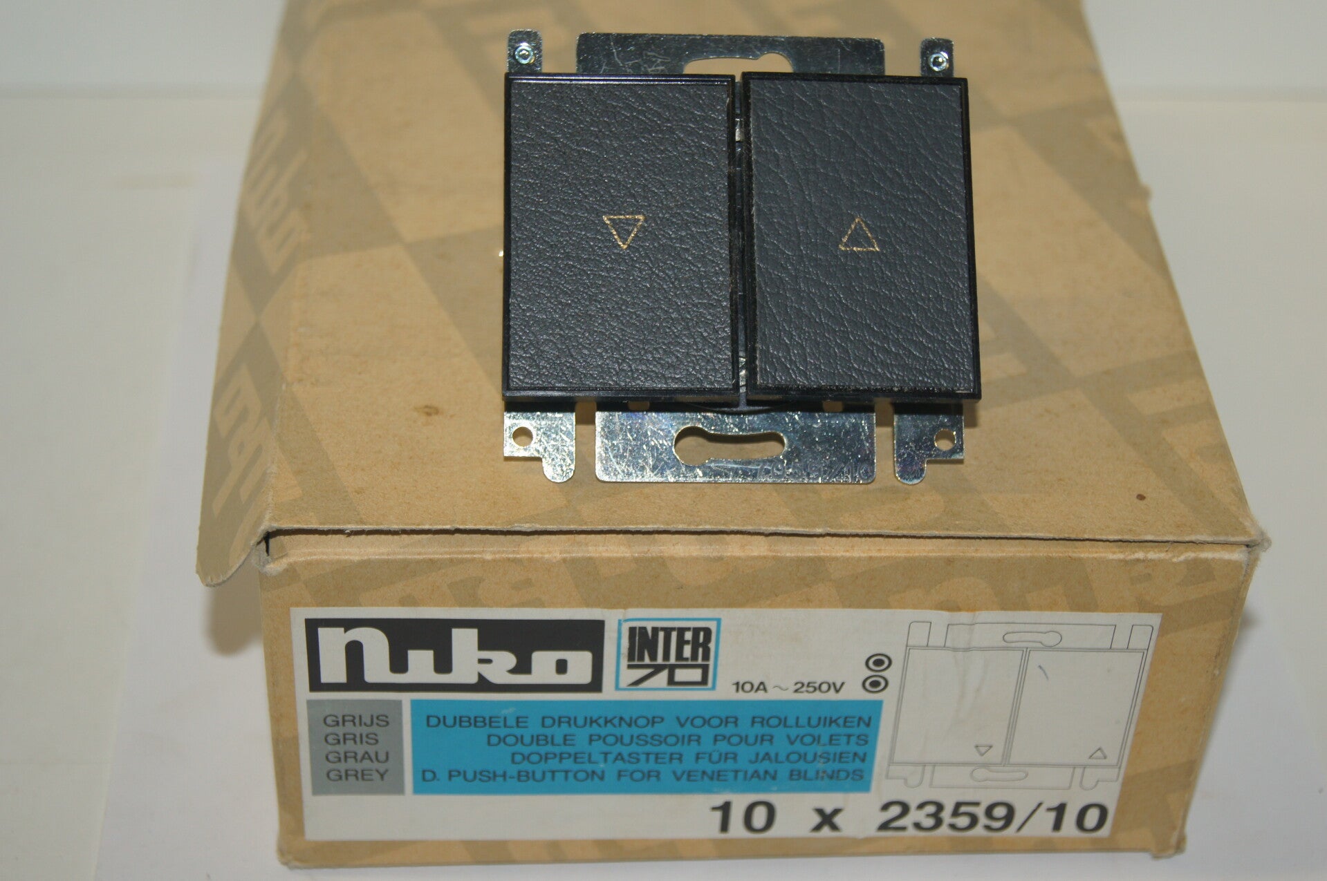 Niko 2359/10 I70 Dubbel drukknop voor rolluik zwart