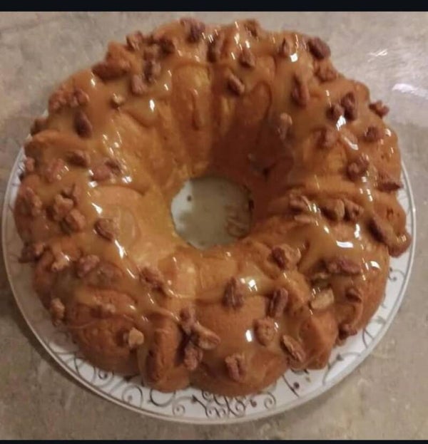 10" cream cheese pound cake with carmel-pecans