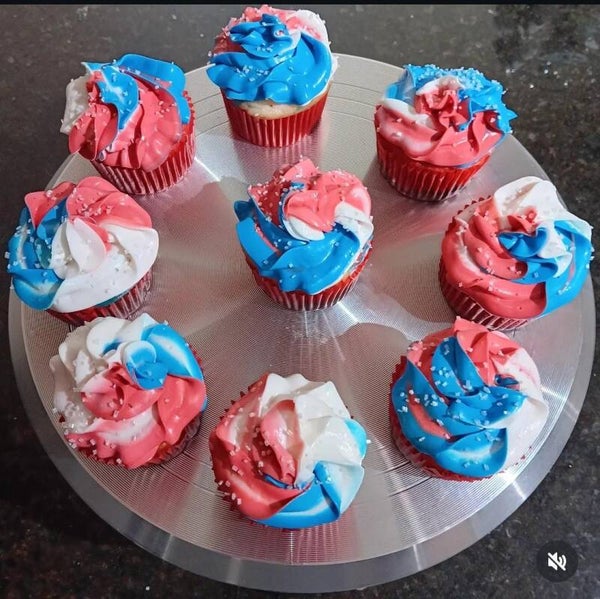 red-white-blue cupcakes