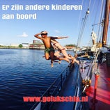 04SpringenZwemmenvanafGelukschip.jpg