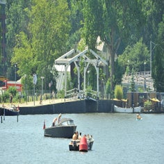 71dsc_2563_cr.jpg