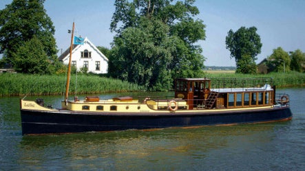 Salonboot de lelie