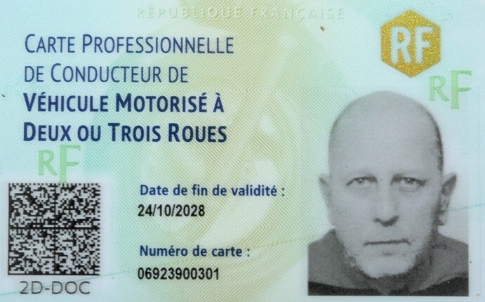 Carte professionnelle de conducteur de véhicule motorisé à deux ou trois roues