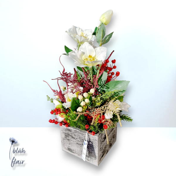 Seidenblumen Arrangement: Christrosen Gesteck im Holzkasten - Christzauber - L30xB30xH41