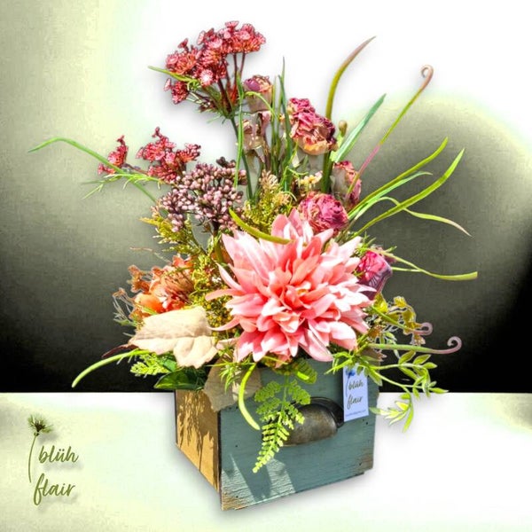 Seidenblumen Arrangement: Dahlien Gesteck in Schublade - Herbstgruß (groß) - L25xB25xH37