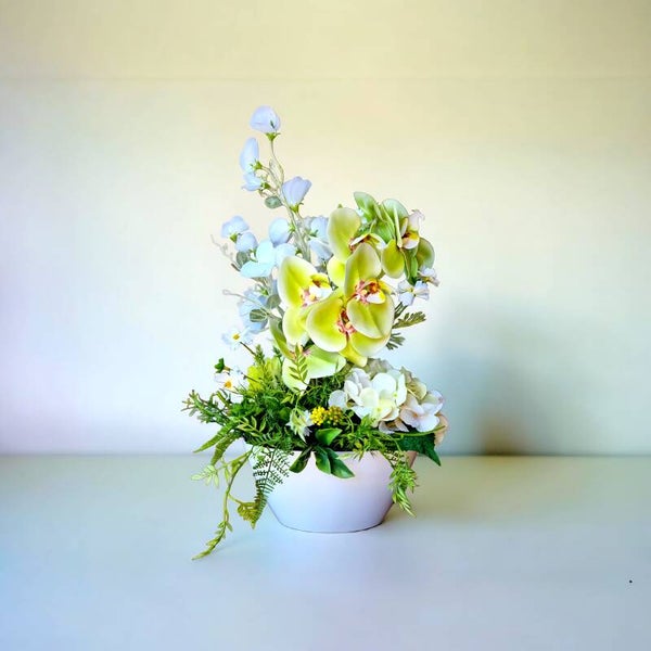 Sommergesteck Seidenblumen: Orchideen in Schale - "Orchideen-Eleganz Petite" - L32xB30xH52