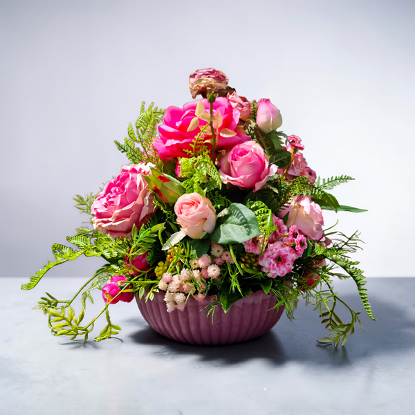 Sommergesteck Seidenblumen: Rosen in Schale - "Sommerliche Rosenschale" - ⌀30xH33