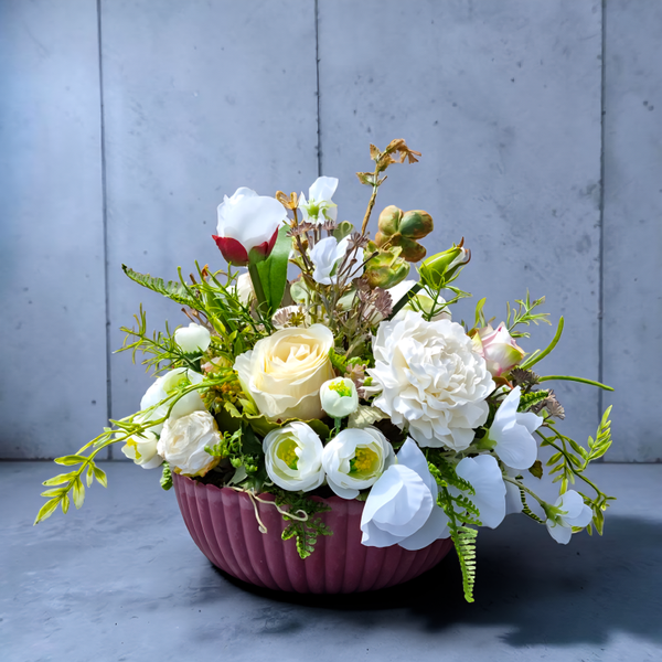Sommergesteck Seidenblumen: Rosen in Schale - "Weiße Rosenschale" - ⌀26xH25