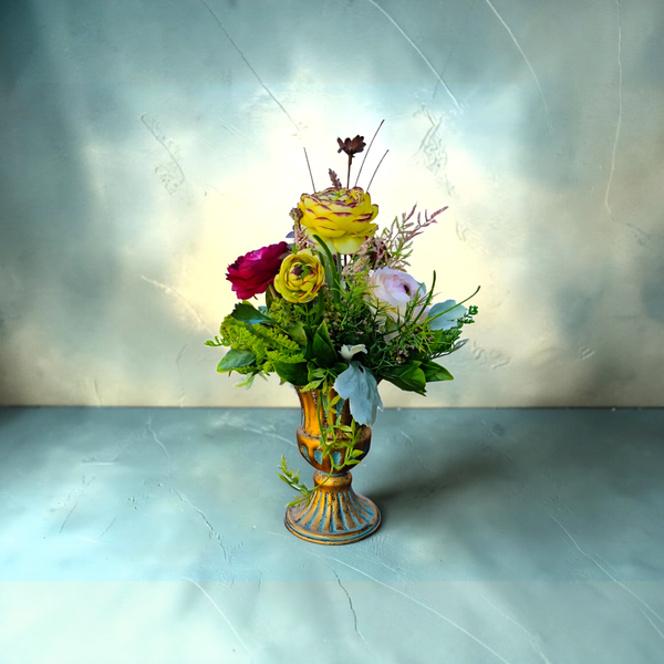 Sommergesteck Seidenblumen: Ranunkeln in Pokalvase - "Ranunkelgold" - ø23xH35