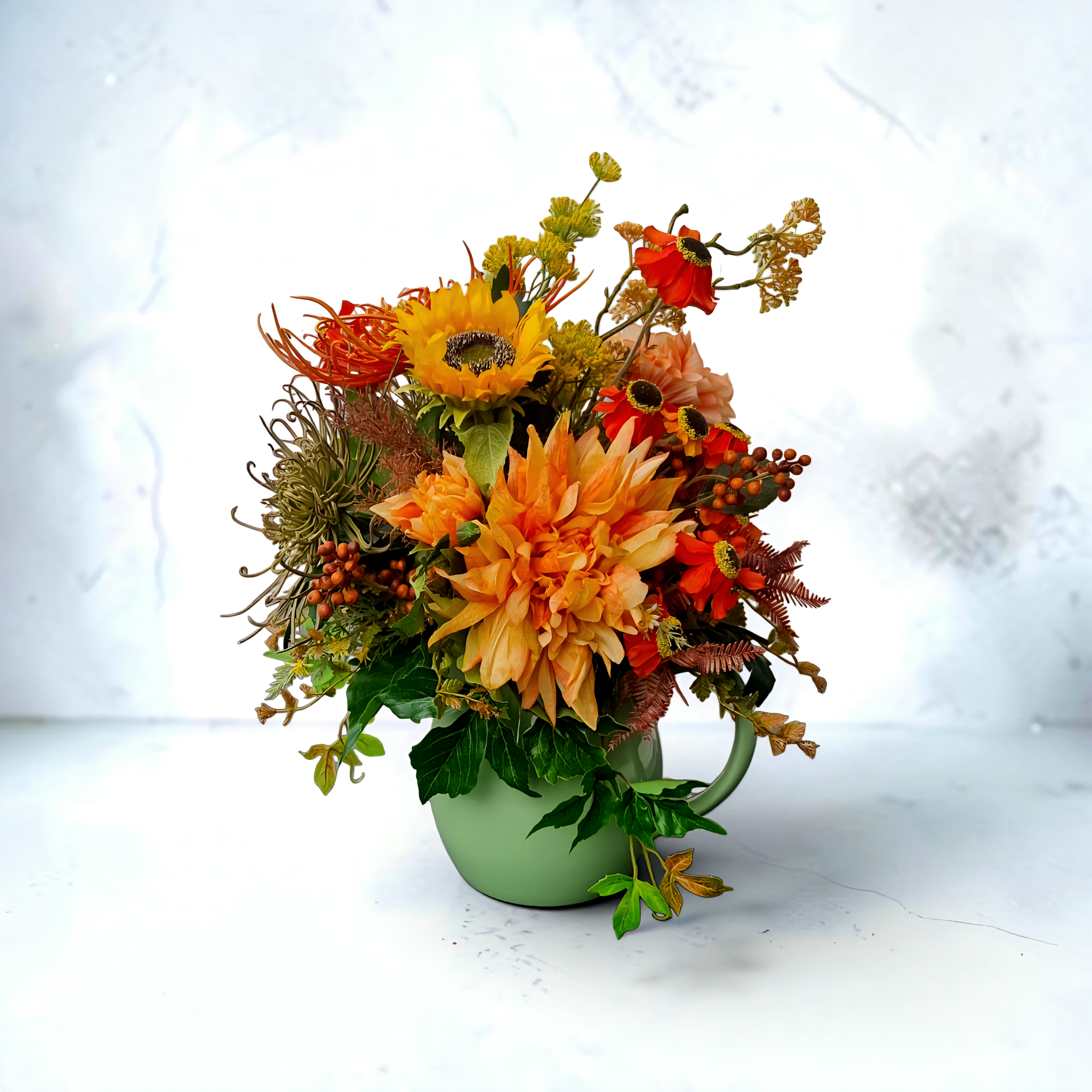 Herbstgesteck Seidenblumen: Orangetöne in Keramikkrug - "Herbstfarben Orange" - ø38xH50