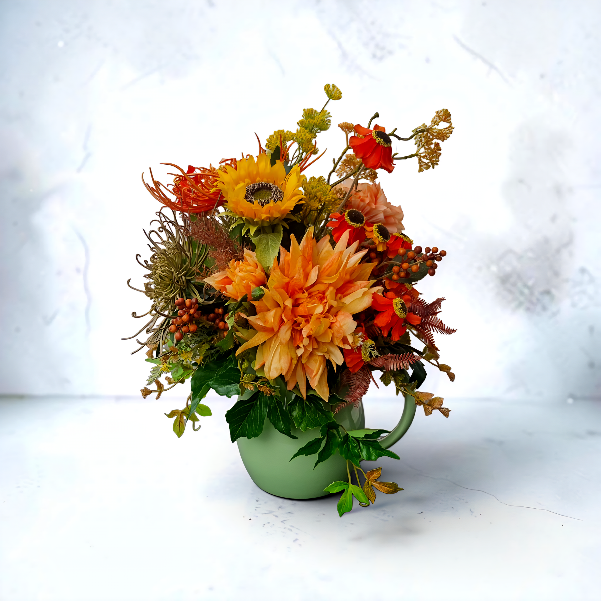 Herbstgesteck Seidenblumen: Orangetöne in Keramikkrug - "Herbstfarben Orange" - ø38xH50