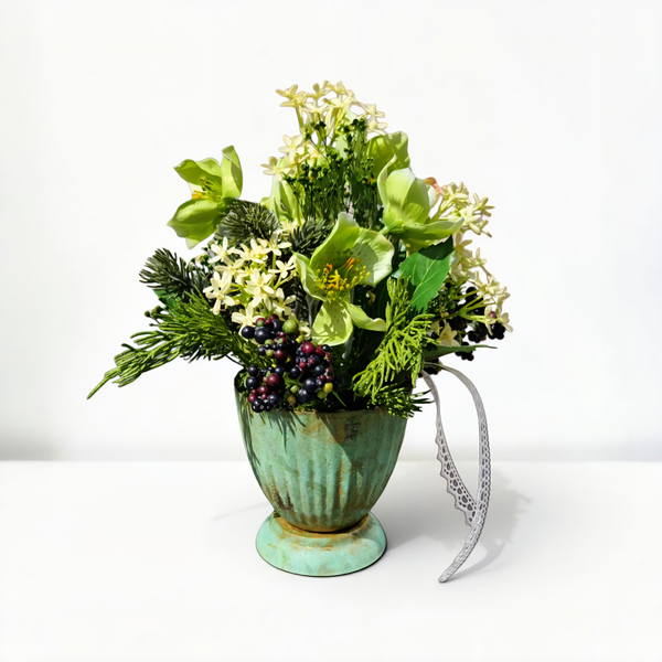 Wintergesteck Seidenblumen: Christrosen im Metall Gefäß - "Winterpoesie" (alt-Bronze) - ⌀22xH28