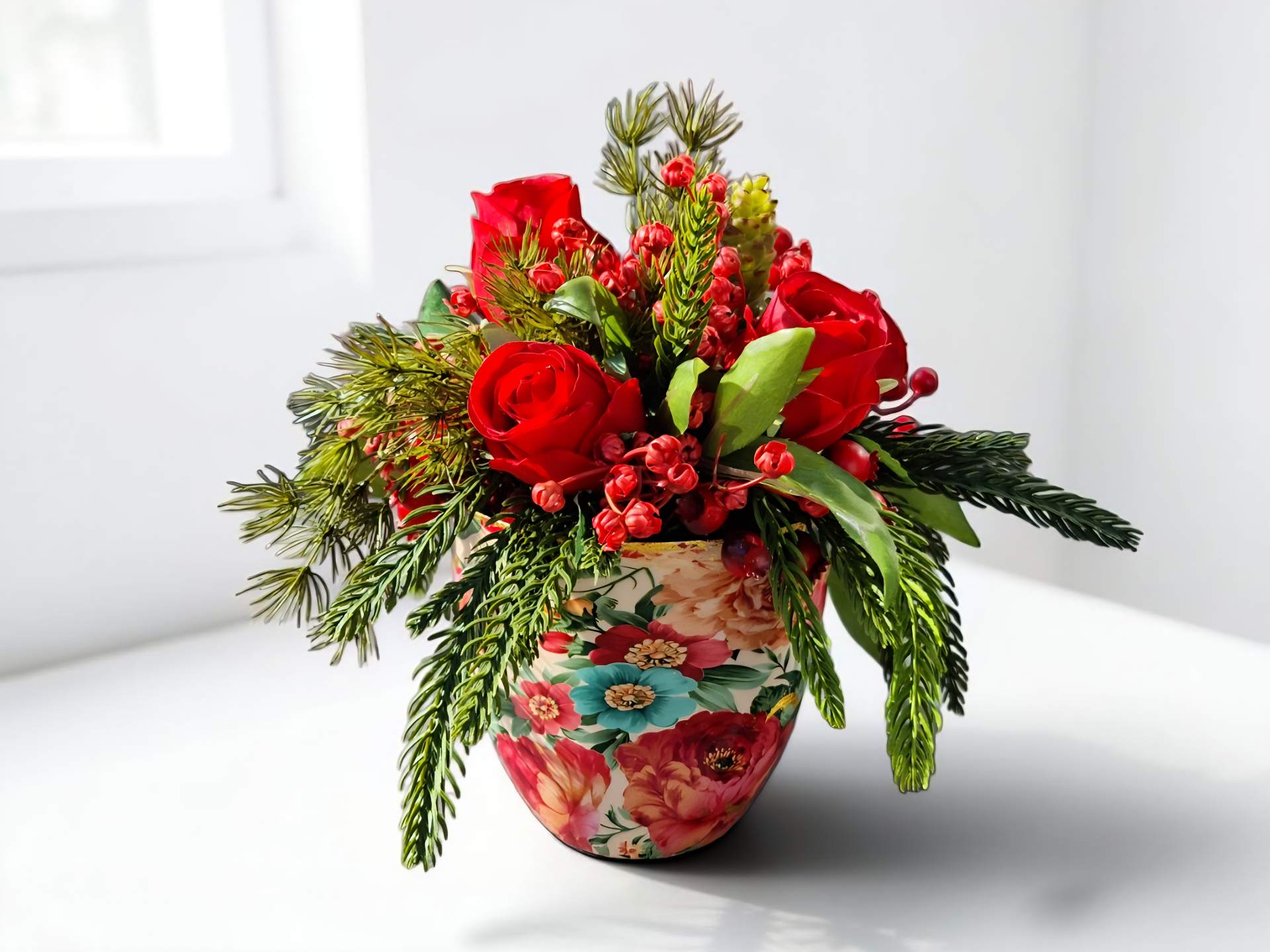 Wintergesteck Seidenblumen: Rote Seidenrosen im Blumengefäß - "Rosentraum" - D25xH24 © www.bluehflair.com