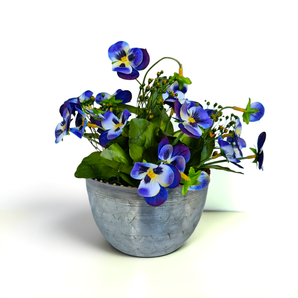 Frühlingsgesteck Seidenblumen: Hornveilchen in Metallschale - "Kleiner Frühlingsgruß" - D16xH17
