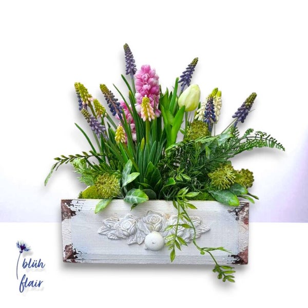 Seidenblumen Gesteck - Frühling: Hyazinthen in Schublade - "Frühlingszauber mit Hyazinthen" - L27xB19xH33cm