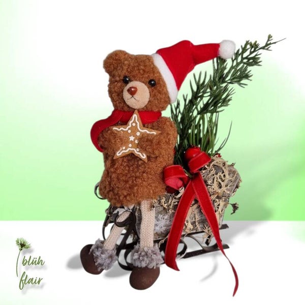 Weihnachtsgesteck: Teddy auf Schlitten - "Teddys Schlittenfahrt Nr.1"  - L14xB10xH19cm