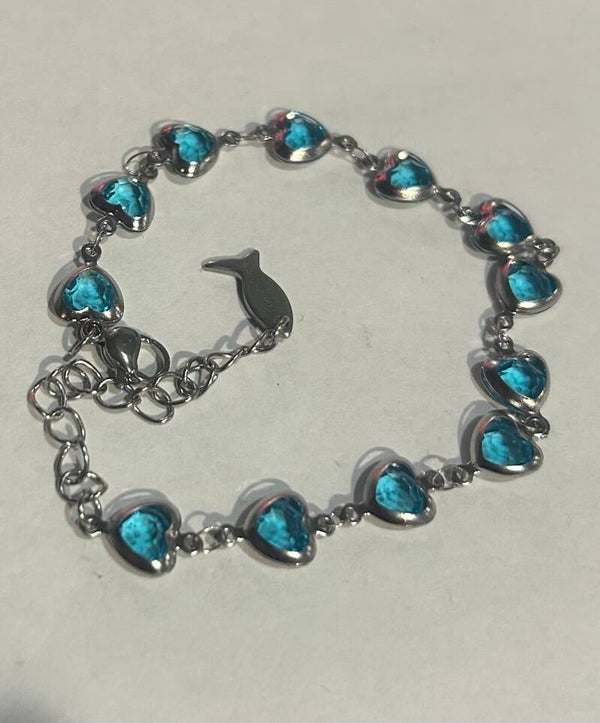 Heart shaped bracelet blue