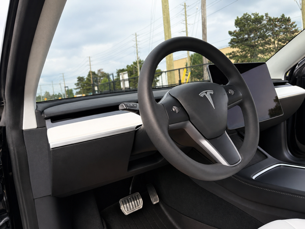 2022 Tesla Model 3 RWD – Black on White – Fully Electric Sedan
