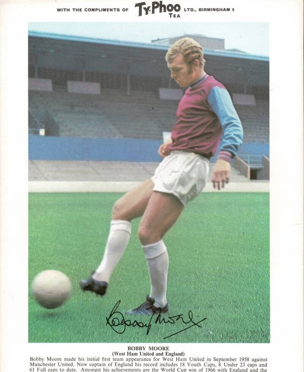TYPHOO PREMIUM ISSUE FOOTBALL CARD BOBBY MOORE